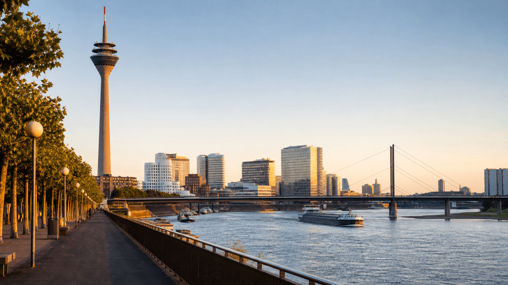 Uitzicht op Düsseldorf, bestemming van deze treinroute
